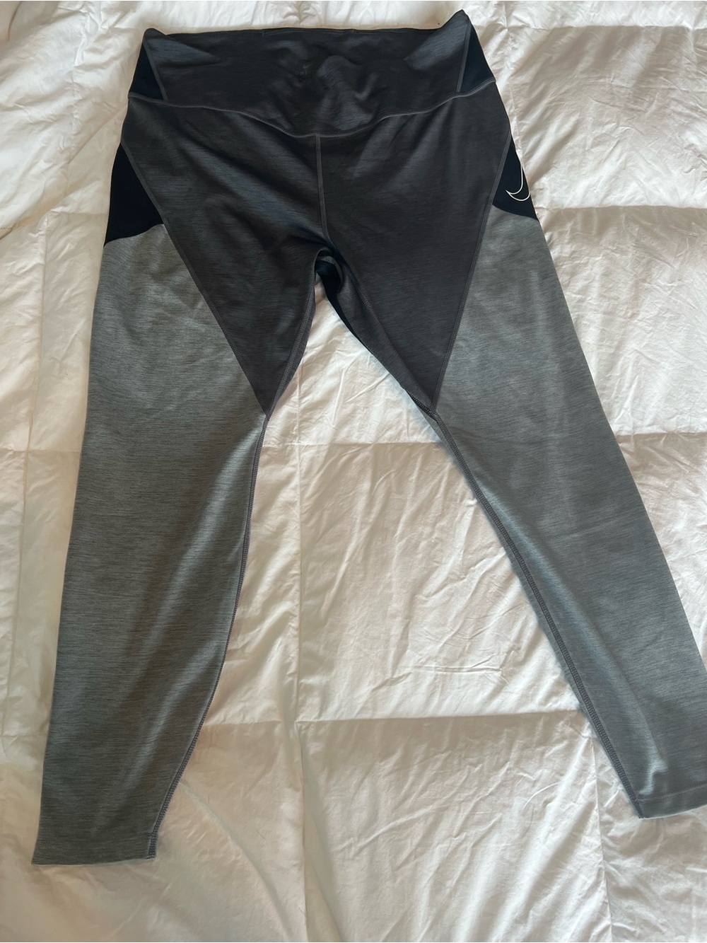 Nike women’s plus Gray/Black High-Waist Leggings exercise pants never worn. 1x.